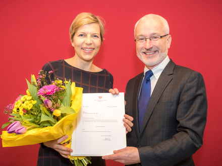 Die alte neue Wiener Tierschutzombudsfrau Eva Persy mit Magistratsdirektor Erich Hechtner.